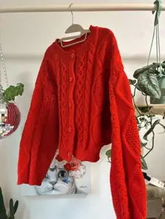 赤いニット