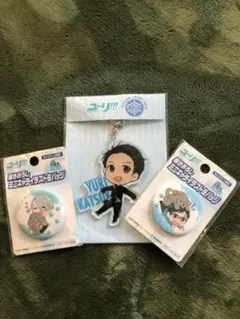 ユーリオンアイス　アクリルキーホルダー　缶バッジ　勇利　ヴィクトル　おまけ付き