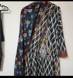 ブランドサファイアによる豪華なパキスタン民族刺繍ドレ