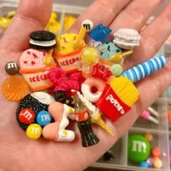 デコパーツ★まとめ売り⑦ケース付き☆100個以上★ドーナツ キャンディ アイス