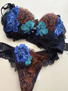 ワコールサルート　D70　花柄刺繍ブラジャーショーツセット Salute ネイビー 花柄刺繍 ブラジャーショーツセット D70 - メルカリ