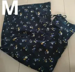 黒色花柄スボン