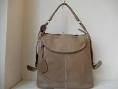 イタリア製☆本革☆フルラ☆A4対応☆ショルダーバッグ　グレージュ