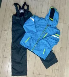 GOLDWinスキースノボウェア　上下セット （のびるタイプ）