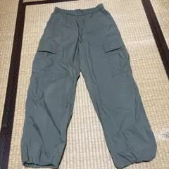 UNIQLO レディースカーゴパンツ　オリーブグリーン