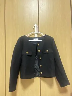 ノーカラージャケット 黒 ボタン付き