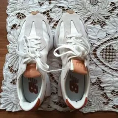 New Balance ホワイト/オレンジ スニーカー