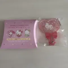 【新品未使用】サンリオ　ハローキティ ハート型ペンライト風アクリルチャーム