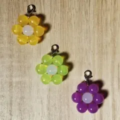 お花チャーム　3個セット　ハンドメイド　手作り