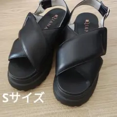 美品　DIANA 厚底クロスストラップサンダル ブラックのサムネイル