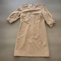 ベージュワンピース　フォーマル　冠婚葬祭