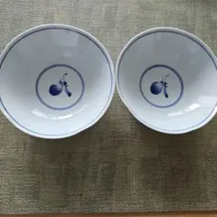 シンプルな青い模様の小鉢2個