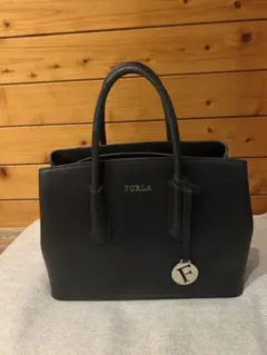 FURLAブラック ハンドバッグ