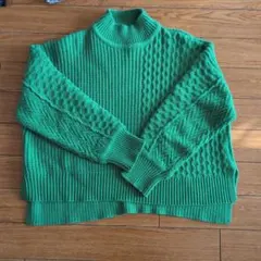 Audrey and John Wad グリーンハイネックセーター