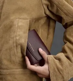 CHARLES & KEITH カーブ フロントフラップウォレット ワインレッドのサムネイル