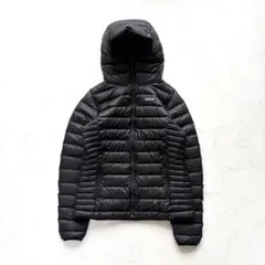 パタゴニア ダウンセーターフーディ ダウンジャケット 登山 黒 Sのサムネイル