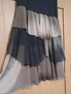 38. フレアスカート グラデーション 黒 ベージュ 訳あり