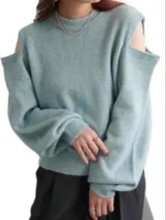 ディスコート　スパンコールラメ肩スリットプルオーバー　ブルー