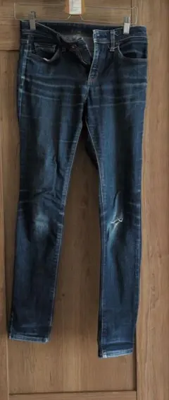 GU JEANS スキニーデニム ダークブルー 膝に穴あり