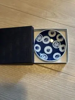 ドラえもん模様の皿 直径約10cm