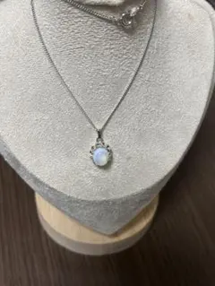 ホワイトオパール・シルバーカラーネックレス