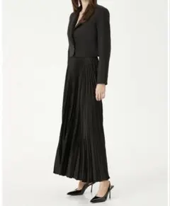 ブラック プリーツスカートとジャケット セット