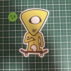 イエロートライアングルキャラクター ステッカーのサムネイル
