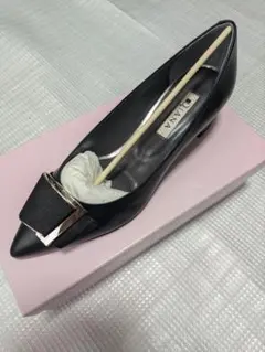 新品DIANA ダイアナ バックルパンプス ブラック 23.5cm 箱付き