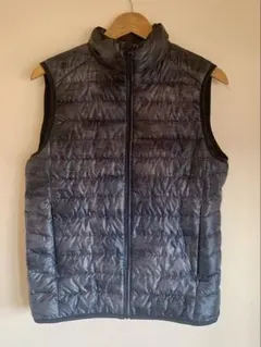 ユニクロ ダウンベスト ネイビー Sサイズ