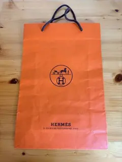 【HERMES】 オレンジ ロゴ入り紙袋 大