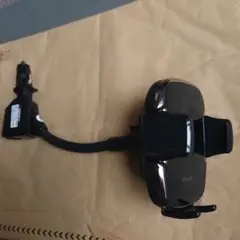 車用スマホホルダー シガーソケット接続