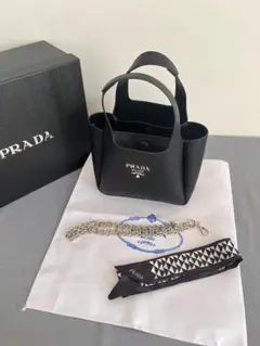プラダ ブラック ハンドバッグ