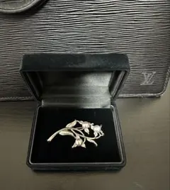 美品　銀製パール花モチーフブローチ
