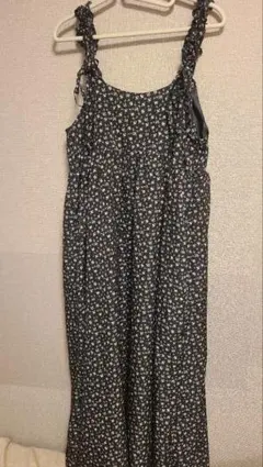 crisp　フリルショルダーフラワーワンピース(黒)