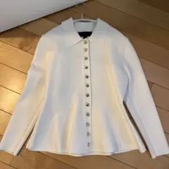 ZARA ペプラムニットジャケット ハートボタン♡ M エクリュ　新品 ZARA - ZARA ペプラムニットジャケット ハートボタン♡ M エクリュ