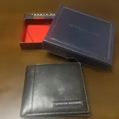 TOMMY HILFIGER ブラック レザー折り財布