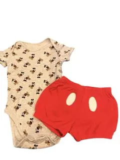 ミッキーマウス柄ロンパースとパンツセット