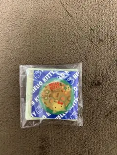 平成レトロ　ハローキティ バッジ サンリオ