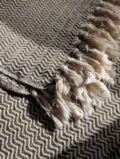 カーキとアイボリーのマルチカバー