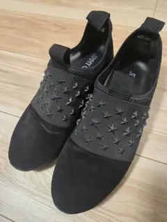 JIMMY CHOO スタッズ付きブラックスニーカー　　25のサムネイル
