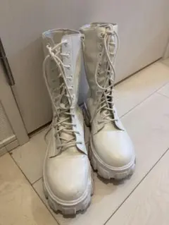 ホワイトジッパーブーツ