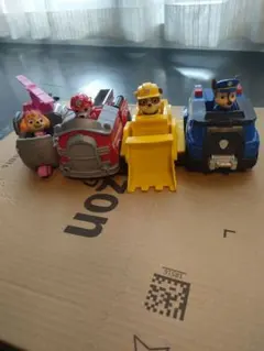 パウ・パトロール ビークル フィギュア付き車両４台セット