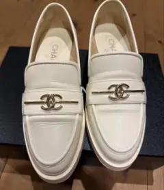 CHANEL シャネル ホワイト　ローファー　36 ココマークのサムネイル