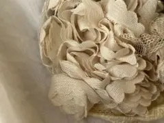 レースのブローチ