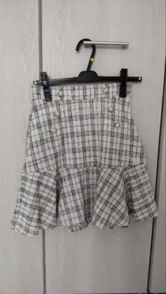 ems excite エムズエキサイト チェック柄 白 スカート パールボタン