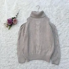 ジュリアブティック 長袖タートルネック ケーブル編み 肩開き ざっくり ベージュ