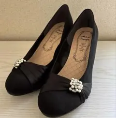 【美品】Metal Rouge 黒ヒールパンプス　24.5㎝のサムネイル