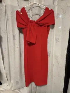赤いオフショルダー ミニワンピース