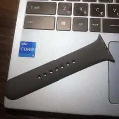 Apple Watch用のシリコン製ブラックバンド。 S/Mサイズ片側のみ
