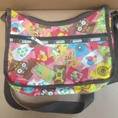 使用感はありますがまだまだ使っていただけます。ロゴに少しスレがございます。